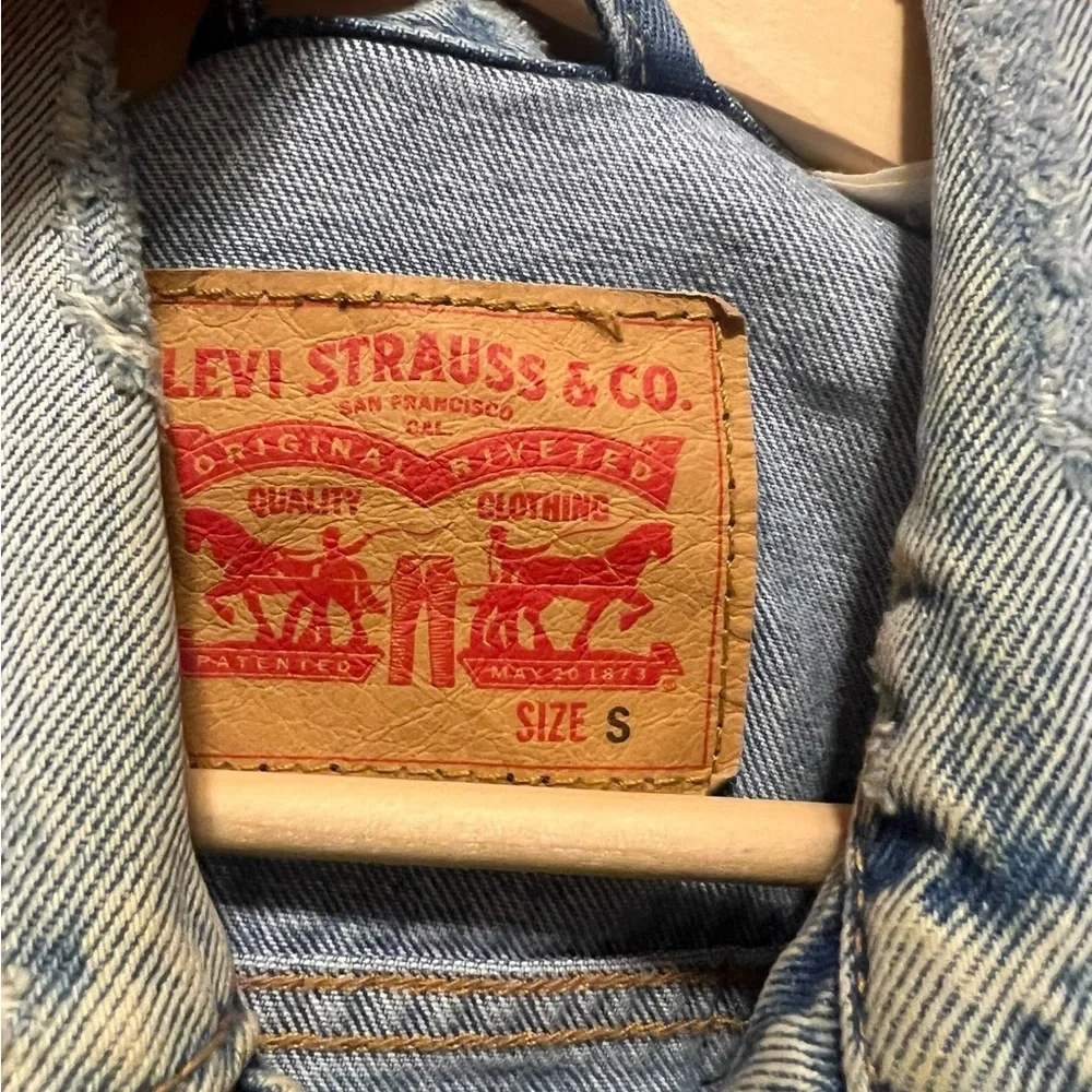 LEVI'S Strauss Men's Blue‎ Denim Trucker Distressed Jean Jacket Size Men's small
